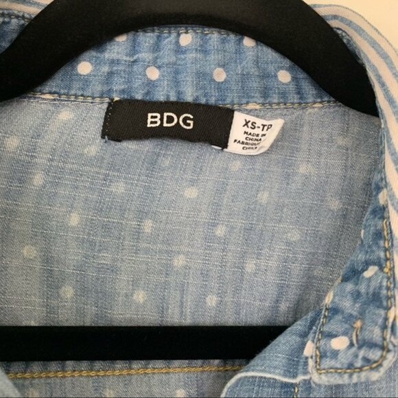 Urban Outfitters BDG Polka Dot Chambray Short Sleeve Button Down Top Extra Small - Picture 7 of 8